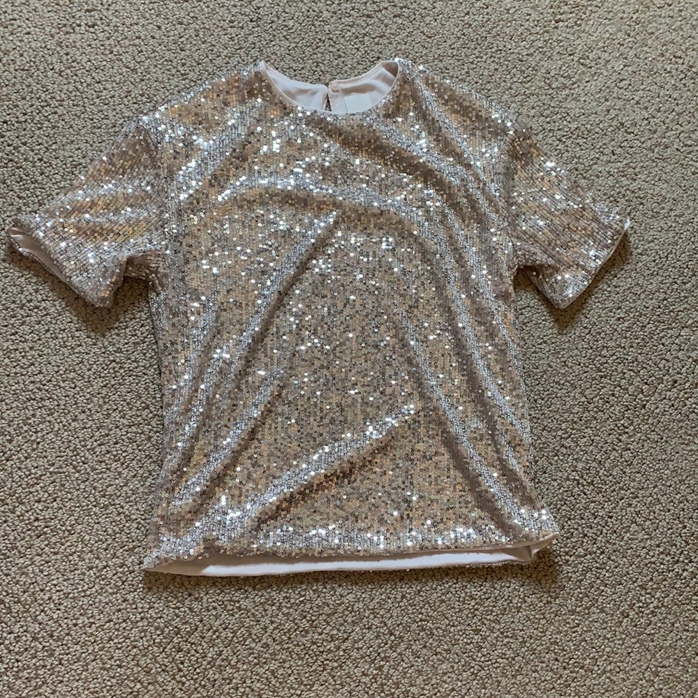 Champagne pink H&M t-shirt.